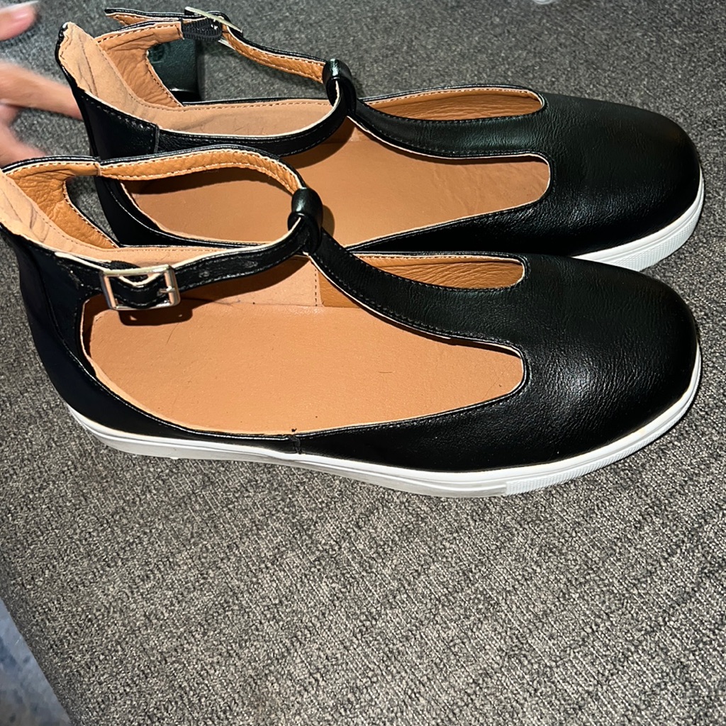 Boutique Brand T Straps Size 39